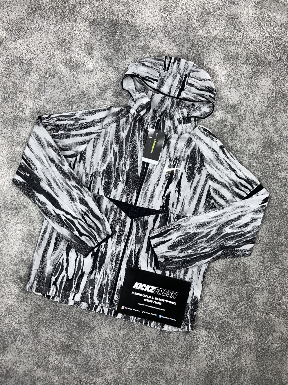 VESTE NIKE WINDRUNNER ZEBRA « NOIR BLANC »