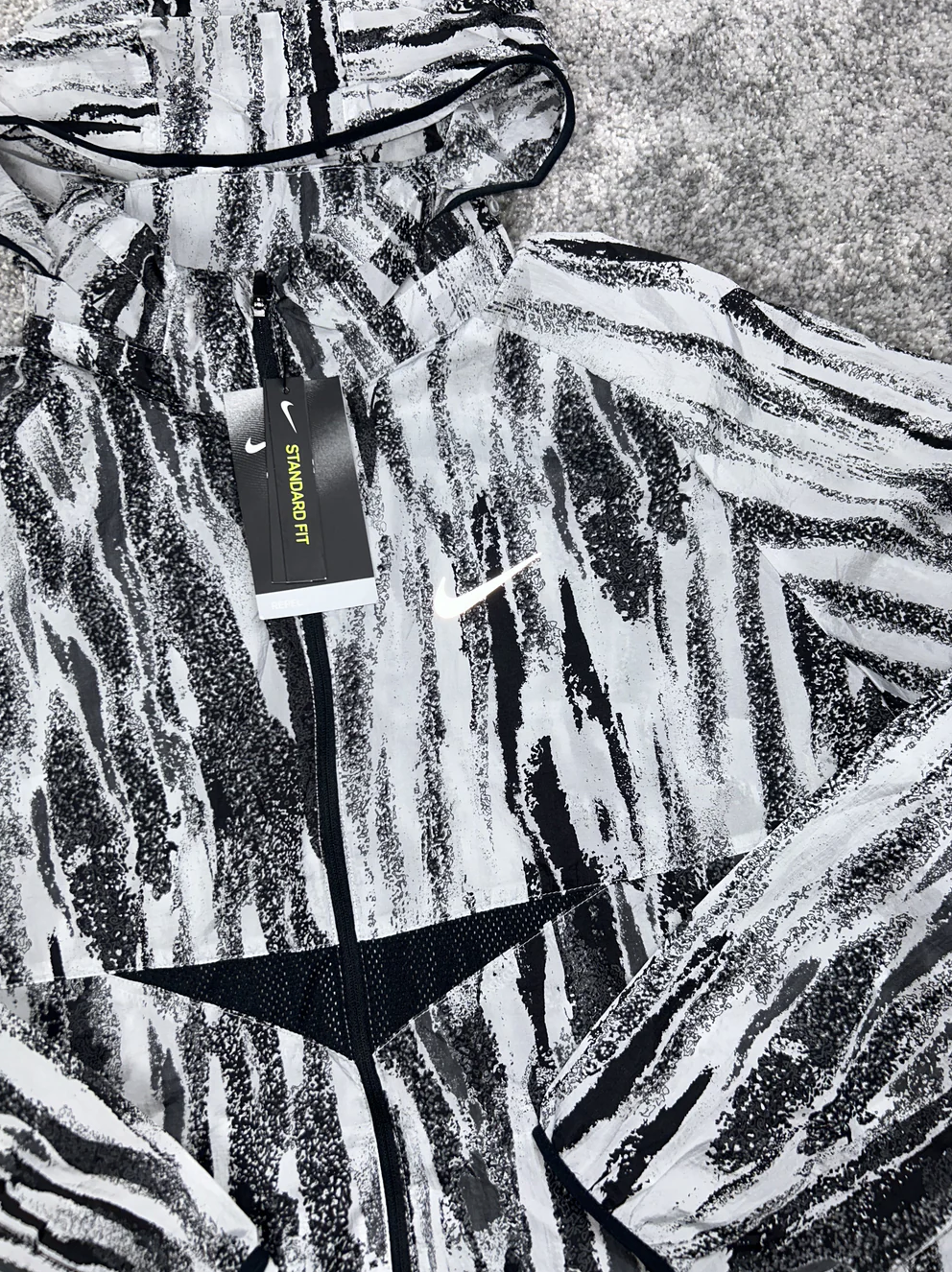 VESTE NIKE WINDRUNNER ZEBRA « NOIR BLANC »