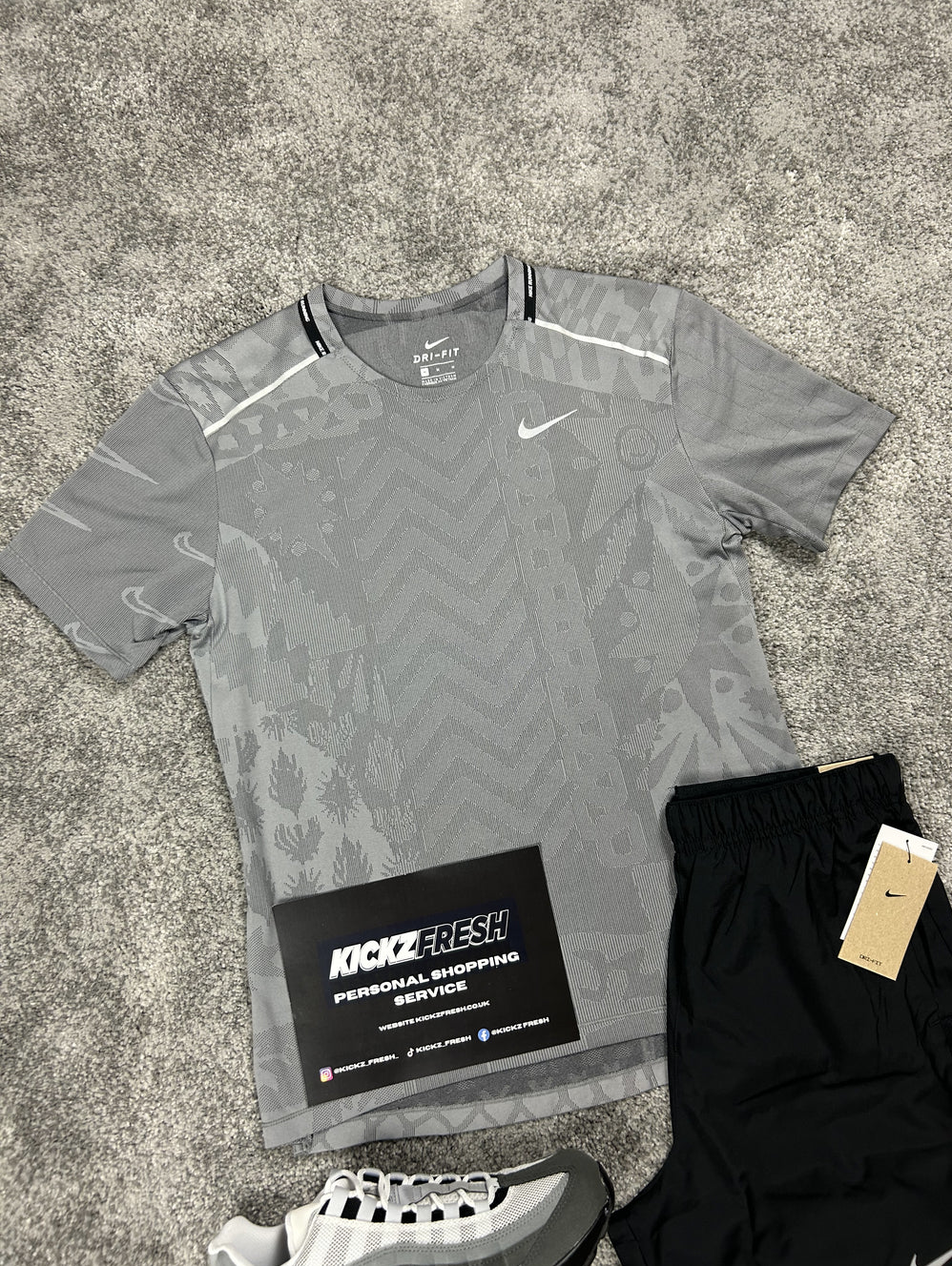 ENSEMBLE NIKE MILER TOKYO GRIS POUR HOMME