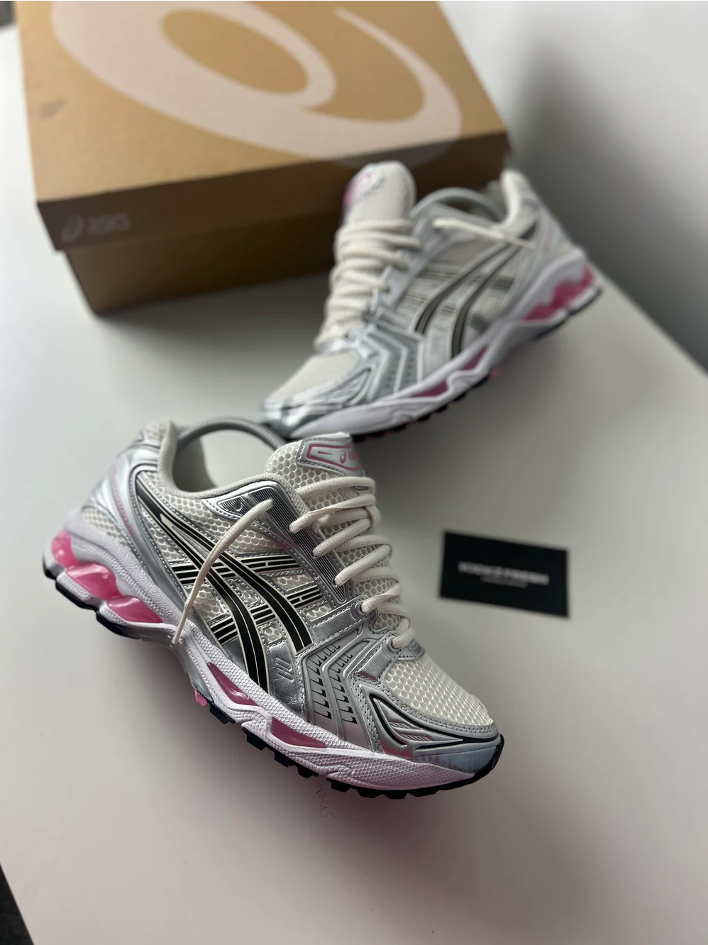 ASICS GEL KAYANO 14 CRÈME ROSE
